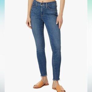 NWT Levi's Women's 311 Shaping Skinny Jeans. Medium/dark wash. 6 (28x30)